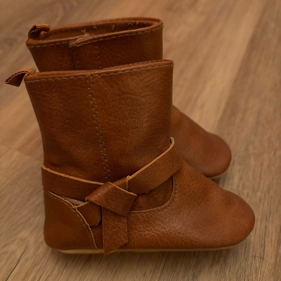 Old Navy Faux Leather Boots Brown Baby Girls Size 6-12m NWOT - Picture 2 of 8